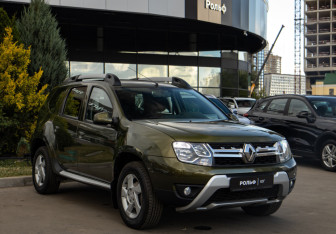 Подержанный автомобиль Renault Duster 2017 года (2 фото)