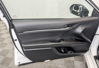 Подержанный автомобиль Toyota Camry Sedan 2022 года (19 фото)