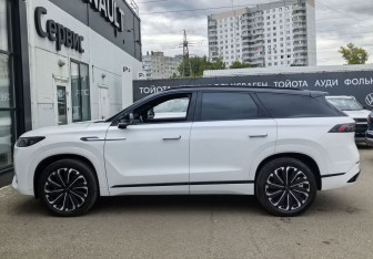 Подержанный автомобиль Jaecoo J8 2024 года (8 фото)