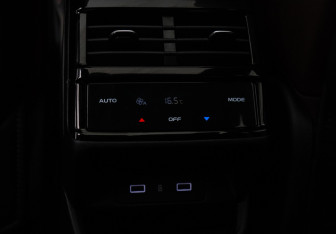 Подержанный автомобиль Geely Monjaro 2023 года (10 фото)