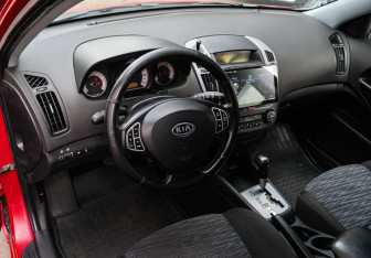 Подержанный автомобиль Kia Ceed Wagon 2008 года (11 фото)