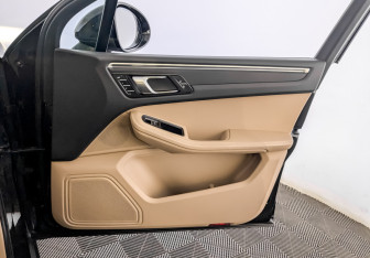 Подержанный автомобиль Porsche Macan 2019 года (28 фото)