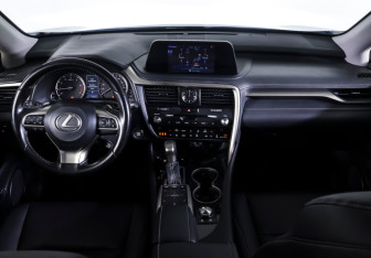 Подержанный автомобиль Lexus RX 2021 года (12 фото)