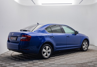 Подержанный автомобиль Skoda Octavia Liftback 2020 года (5 фото)