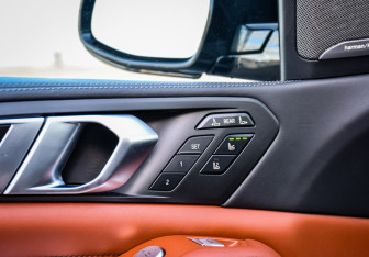 Подержанный автомобиль BMW X7 2022 года (21 фото)