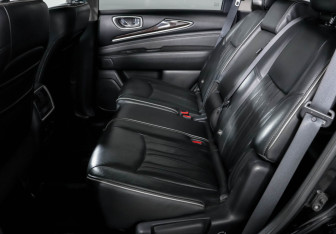 Подержанный автомобиль Infiniti QX60 2017 года (10 фото)