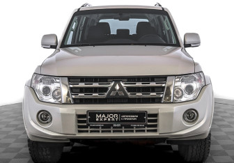 Подержанный автомобиль Mitsubishi Pajero 2014 года (2 фото)