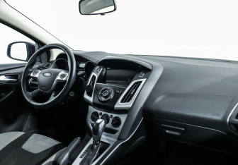 Подержанный автомобиль Ford Focus Sedan 2014 года (7 фото)
