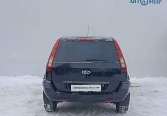 Подержанный автомобиль Ford Fusion 2006 года (6 фото)