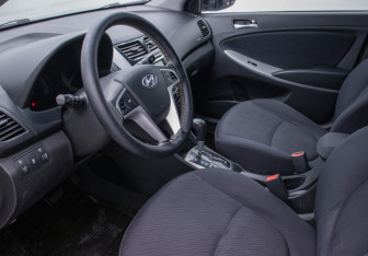 Подержанный автомобиль Hyundai Solaris Sedan 2012 года (10 фото)