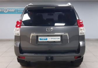 Подержанный автомобиль Toyota Land Cruiser Prado 2011 года (6 фото)