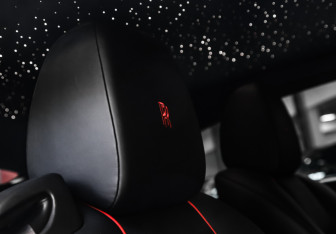 Подержанный автомобиль Rolls-Royce Wraith 2018 года (37 фото)