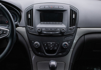 Подержанный автомобиль Opel Insignia Sedan 2014 года (14 фото)