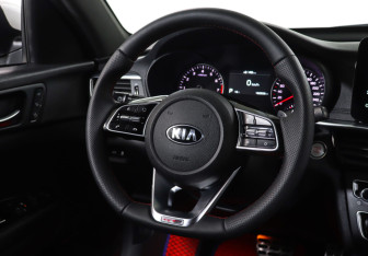 Подержанный автомобиль Kia Optima Sedan 2020 года (15 фото)