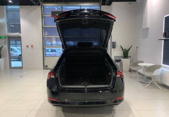 Подержанный автомобиль Skoda Octavia Liftback 2020 года (7 фото)