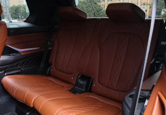 Подержанный автомобиль BMW X7 2020 года (17 фото)