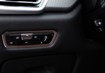 Подержанный автомобиль BMW X6 2021 года (20 фото)