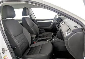 Подержанный автомобиль Skoda Octavia Liftback 2018 года (23 фото)