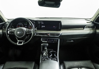 Подержанный автомобиль Kia K5 2020 года (15 фото)