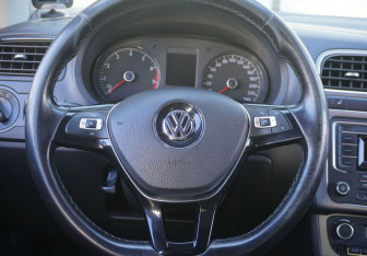 Подержанный автомобиль Volkswagen Polo Sedan 2018 года (14 фото)