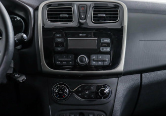 Подержанный автомобиль Renault Sandero 2019 года (8 фото)