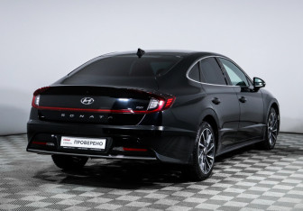 Подержанный автомобиль Hyundai Sonata 2022 года (5 фото)