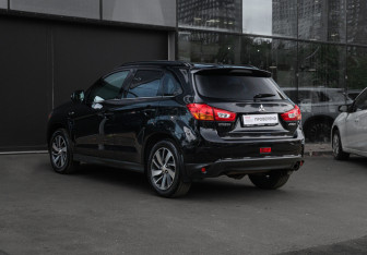Подержанный автомобиль Mitsubishi ASX 2014 года (6 фото)