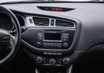 Подержанный автомобиль Kia Ceed Hatchback 2014 года (14 фото)
