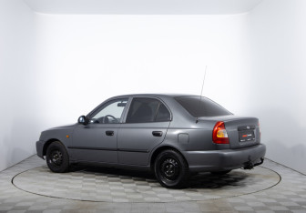 Подержанный автомобиль Hyundai Accent Sedan 2008 года (7 фото)