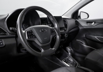 Подержанный автомобиль Hyundai Solaris Sedan 2021 года (14 фото)