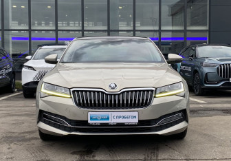 Подержанный автомобиль Skoda Superb Liftback 2019 года (2 фото)