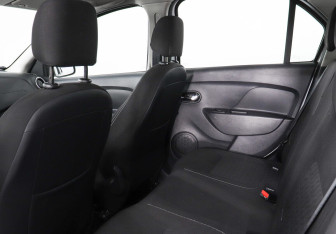 Подержанный автомобиль Renault Logan Sedan 2014 года (9 фото)