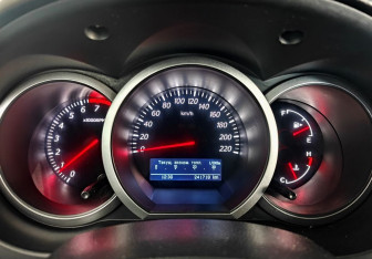 Подержанный автомобиль Suzuki Grand Vitara 2013 года (13 фото)