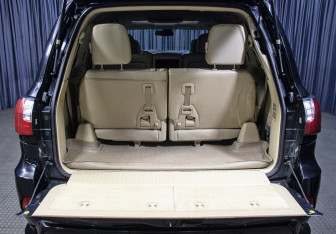 Подержанный автомобиль Lexus LX 2008 года (10 фото)