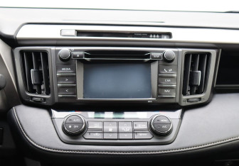Подержанный автомобиль Toyota RAV4 2016 года (20 фото)