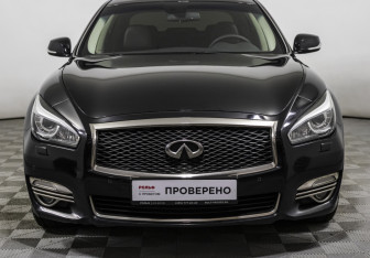 Подержанный автомобиль Infiniti Q70 2015 года (2 фото)