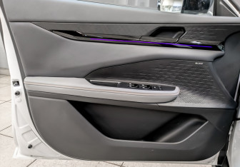 Подержанный автомобиль Changan UNI-V 2023 года (20 фото)
