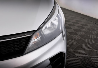 Подержанный автомобиль Kia Rio Hatchback 2021 года (17 фото)