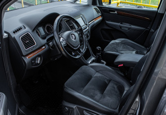 Подержанный автомобиль Volkswagen Sharan 2018 года (14 фото)