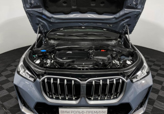 Подержанный автомобиль BMW X1 2025 года (10 фото)