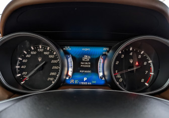 Подержанный автомобиль Maserati Levante 2017 года (16 фото)