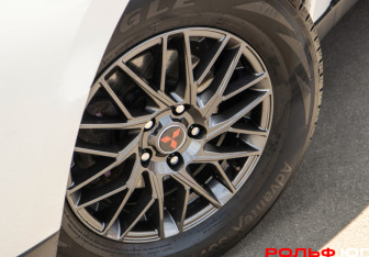 Подержанный автомобиль Mitsubishi Outlander 2013 года (17 фото)