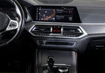 Подержанный автомобиль BMW X5 2020 года (14 фото)
