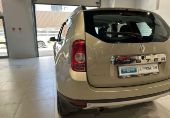 Подержанный автомобиль Renault Duster 2013 года (9 фото)