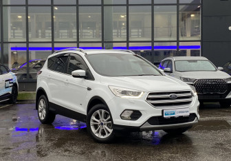 Подержанный автомобиль Ford Kuga 2018 года (3 фото)