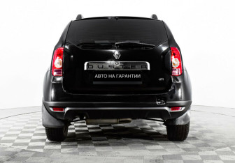 Подержанный автомобиль Renault Duster 2014 года (6 фото)
