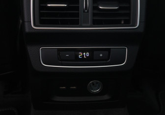Подержанный автомобиль Audi Q5 2022 года (10 фото)
