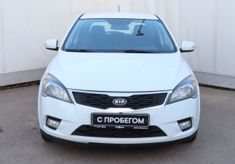 Подержанный автомобиль Kia Ceed Hatchback 2011 года (2 фото)