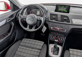 Подержанный автомобиль Audi Q3 2015 года (30 фото)