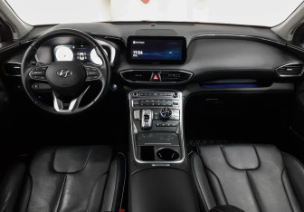 Подержанный автомобиль Hyundai Santa Fe 2022 года (8 фото)